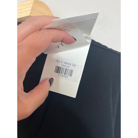 NWT A.L.C. Amira Lightweight Crepe Ruched Keyhole Sleeveless Top Black Size: 2 - Picture 5 of 8